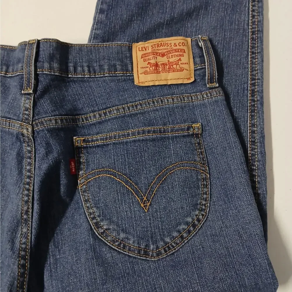 Y2K Vintage Levi's Classic Women Jeans Size 12 Blue Denim Capri Outdoor Gorpcore - Picture 4 of 7
